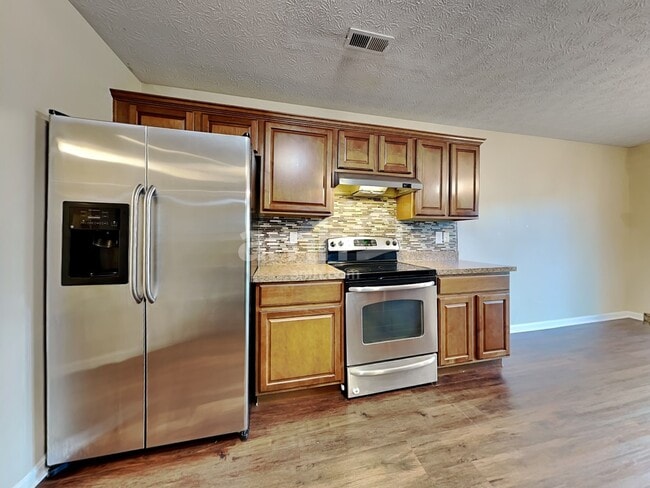 Photo - 355 Hennepin Dr