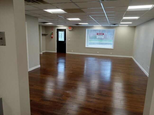 606 State St Unit 606 South State - Commercial