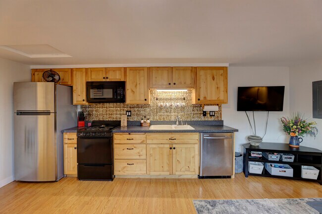 Photo - 595 Wyoming Ave Unit A