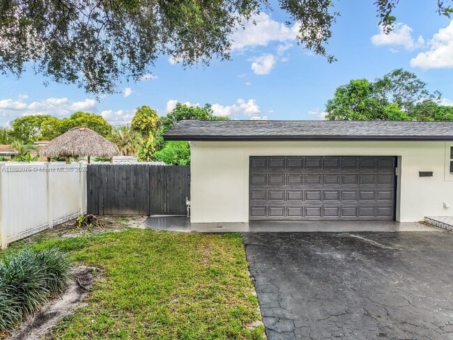 Photo - 740 Beachwood Ln