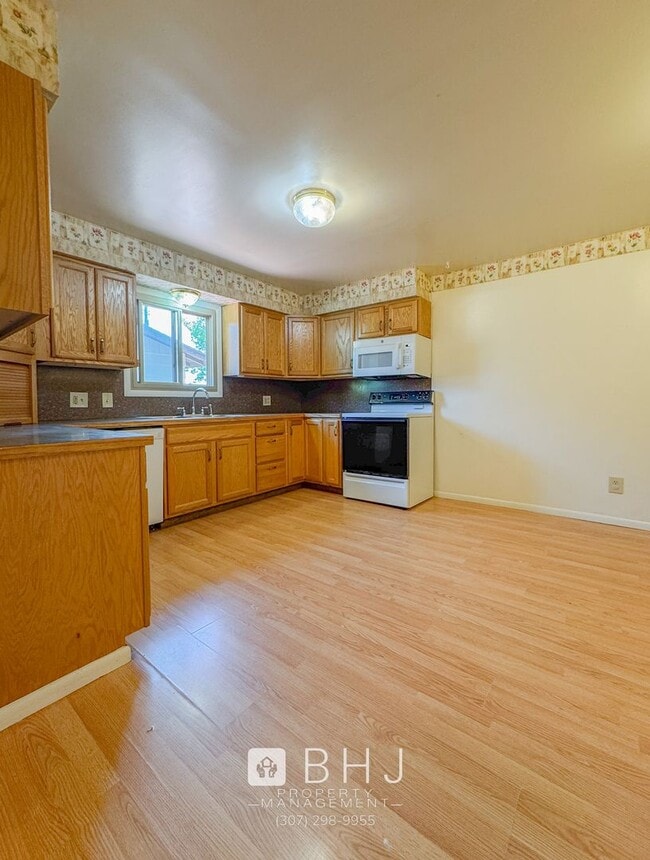Photo - UTILITIES INCLUDED! Large 3 bed/ 1.5 bath on Demple Street