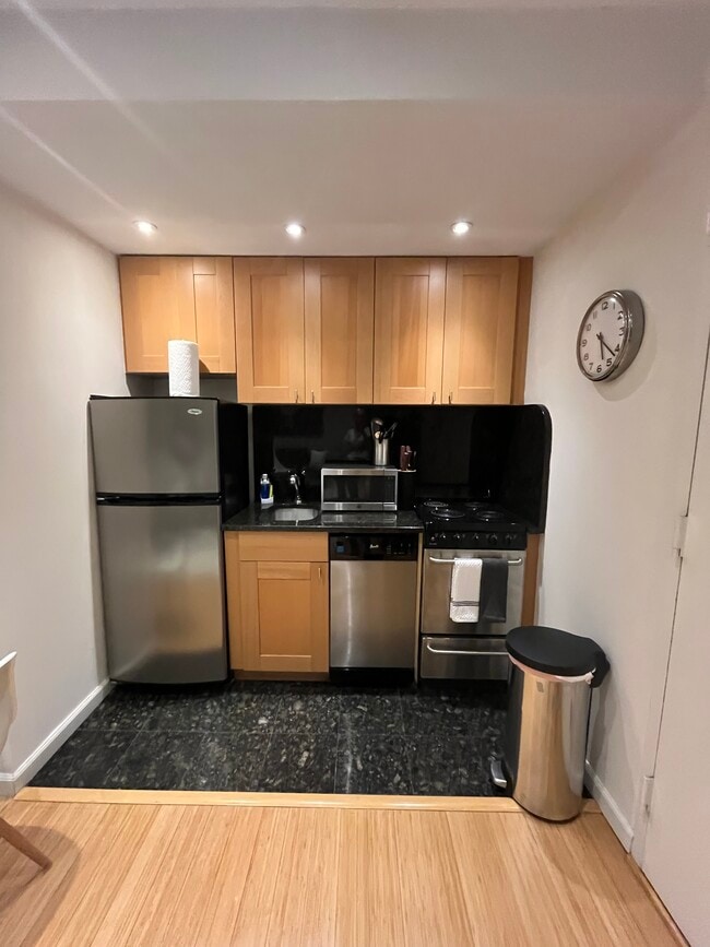 Photo - 150 West 51st Street