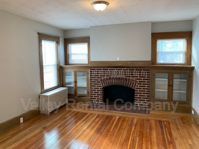 Photo - 1685-1687-1687 Northampton St