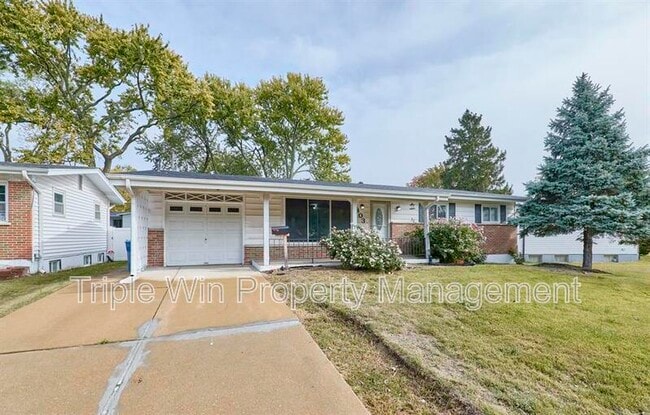 Building Photo - 803 Holiday Ave