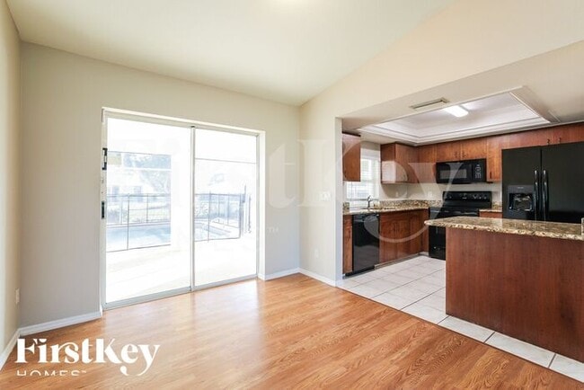 Photo - 306 SE 15th St