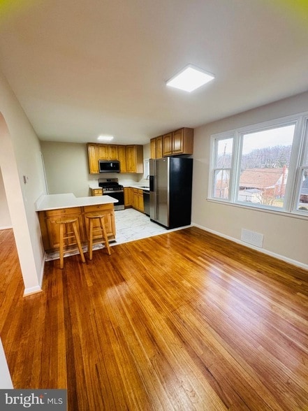 Photo - 8111 Analee Ave