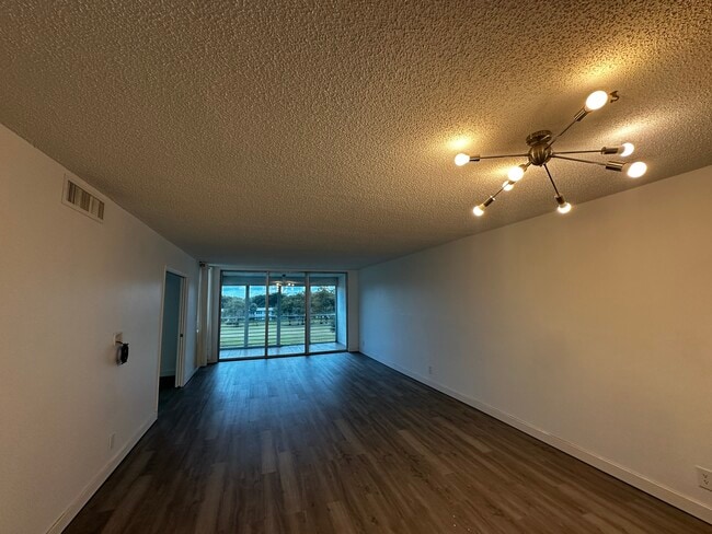 Building Photo - 4030 W Palm Aire Dr Unit 407