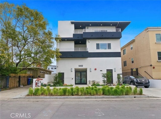 Building Photo - 5432 Hermitage Ave Unit 102 Rental