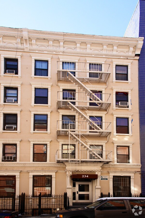 Photo - 234 E 118th St