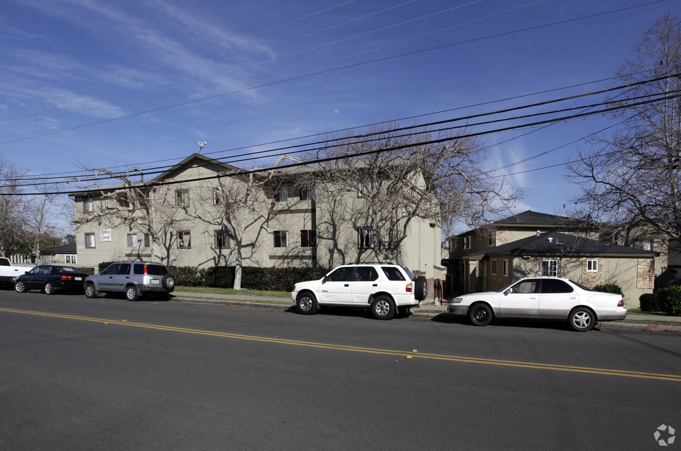 Parkview Apartments - Parkview Apartments