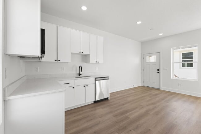 Photo - 2525 13th Ave N