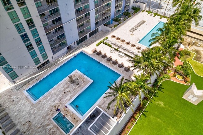 Photo - 335 S Biscayne Blvd Unidad 3108