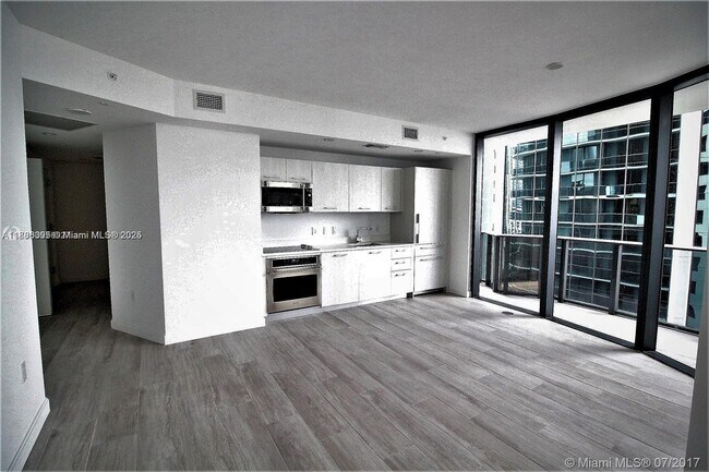 Photo - 55 SW 9th St Unidad 1608