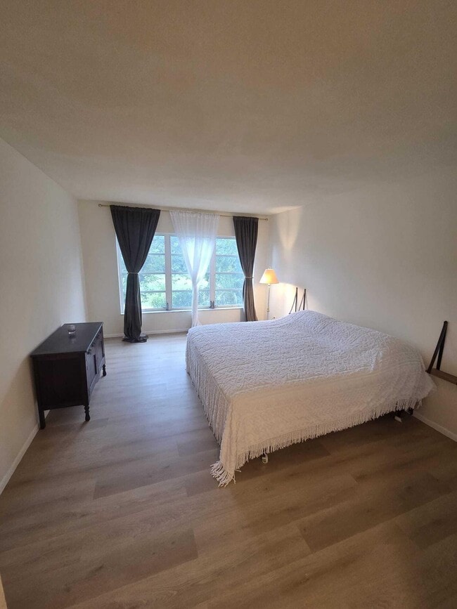 3150 N Palm Aire Dr Unit 307