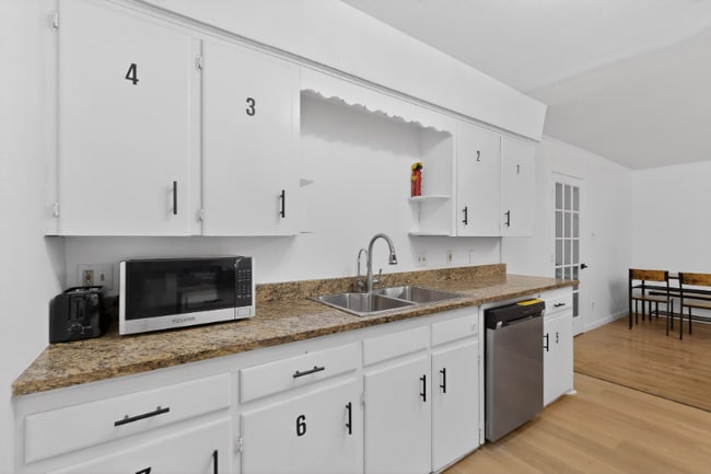 Photo - 404 Nottingham Dr