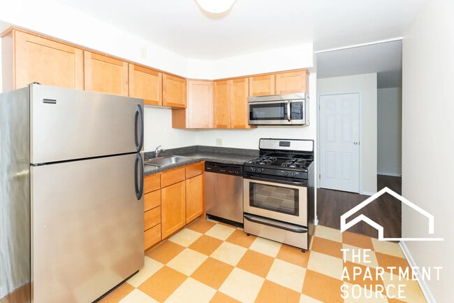 Building Photo - 1644 W Sherwin Ave Unit 1A