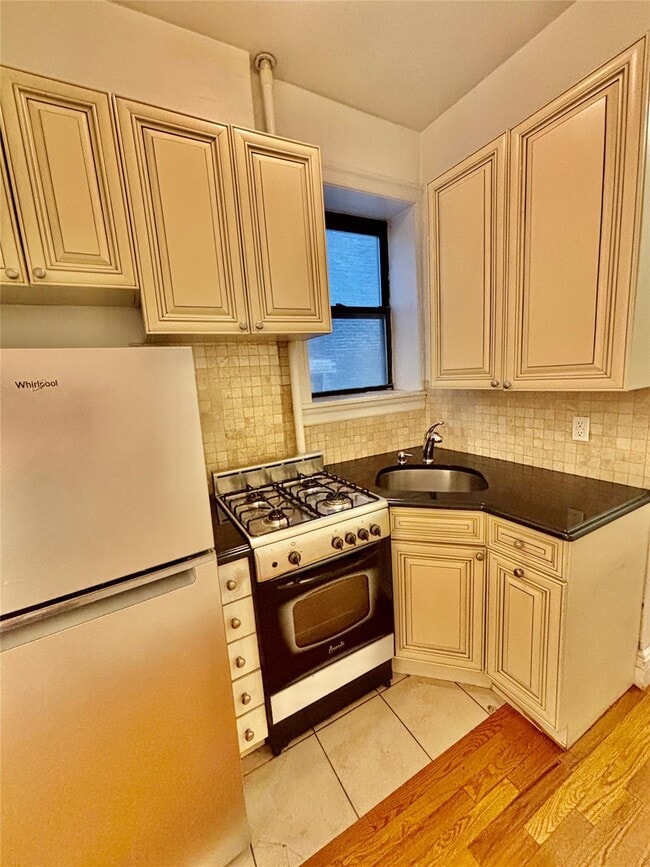 Building Photo - 211 W 88th St Unit 1C Rental