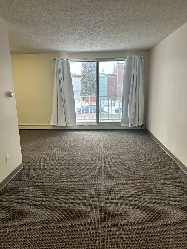 Photo - 13516-102 102 St NW Unit 205