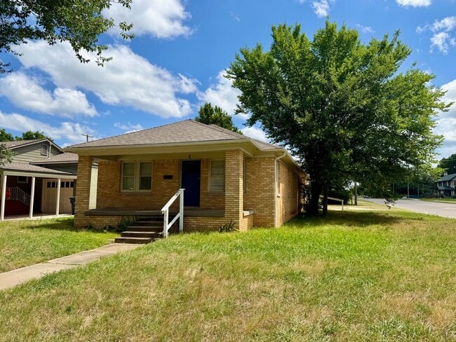 Building Photo - 3 Bedroom and 1 Bathroom Home for rent in Shawnee