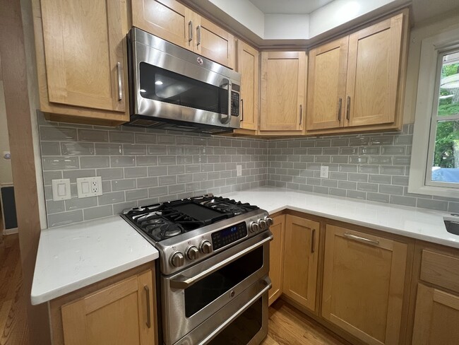 Photo - 919 Magdeline Dr