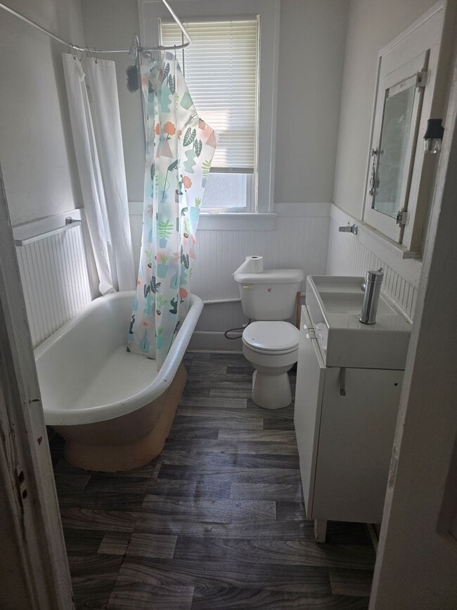 Photo - 2419 State St Unidad A