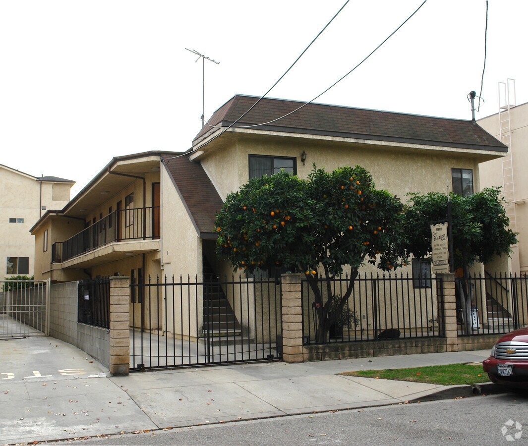 Photo - 11260 Huston St Apartments