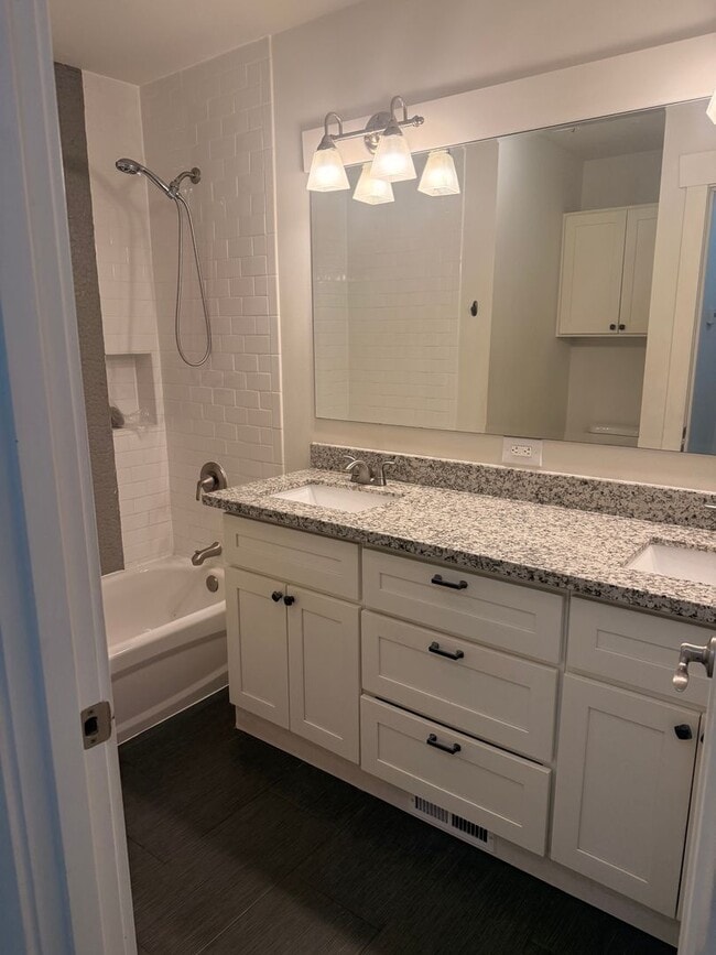 Photo - Updated 3-Bedroom Home with Fenced Yard – Tacoma