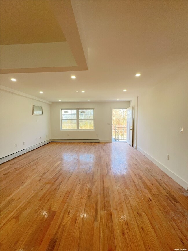 7235 Hillmeyer Ave House House Rental in Queens, NY