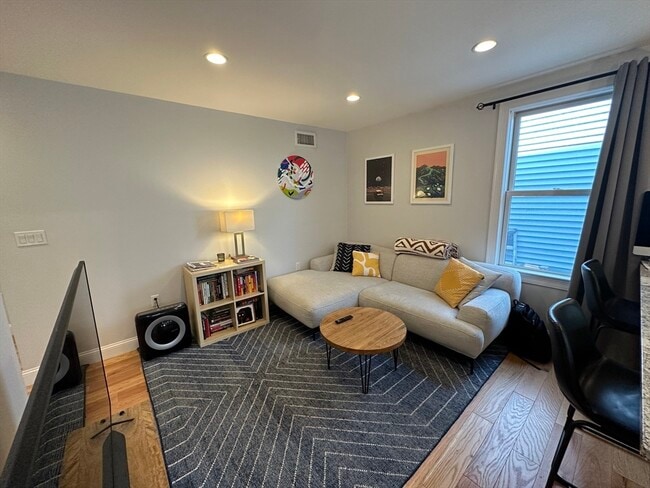 Photo - 37 Porter St Unit 1