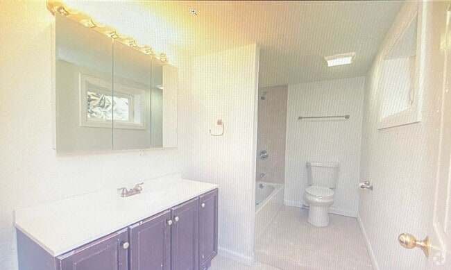 Building Photo - 1404 E 11th Ave Unit B Rental