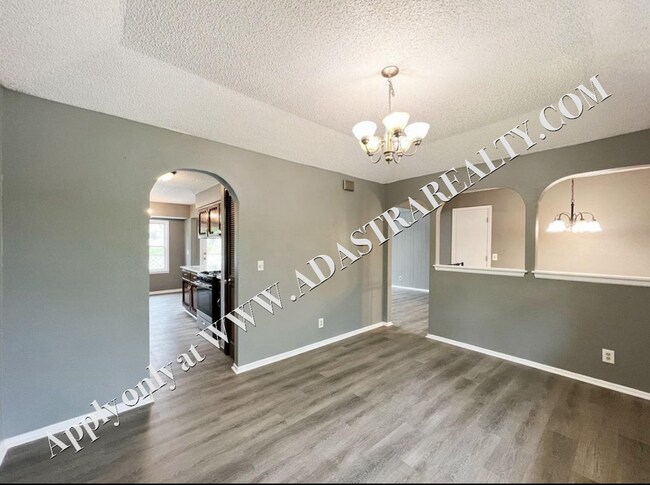 Photo - Cozy 4 Bedroom 3 Bath in Olathe-Available ...
