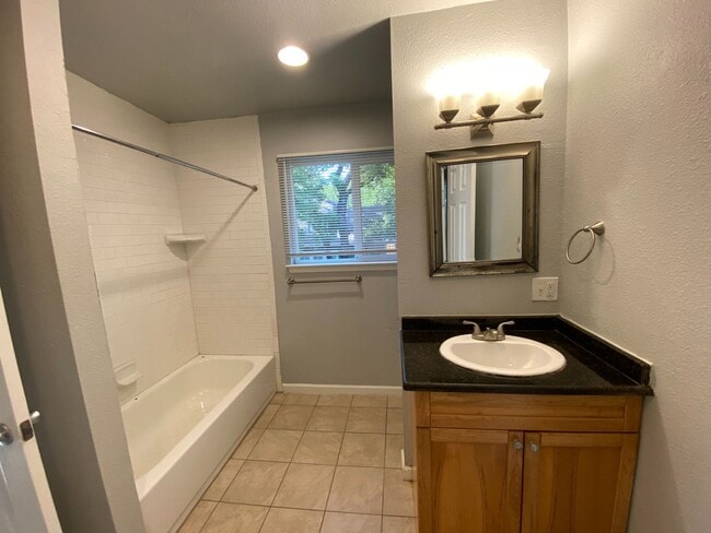 Building Photo - 2830 San Gabriel St Unit B