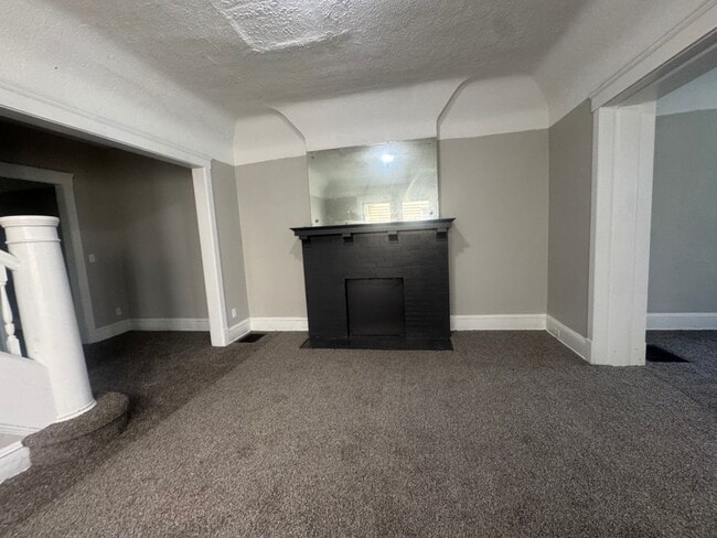 Photo - 1637 Holyrood Rd Unit 1637