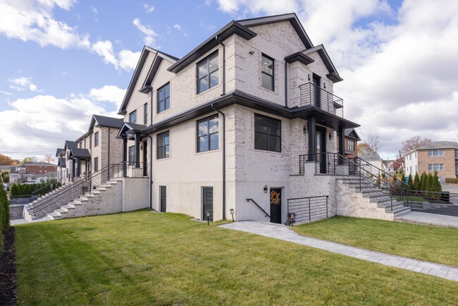 Photo - 1 Victoria Ln