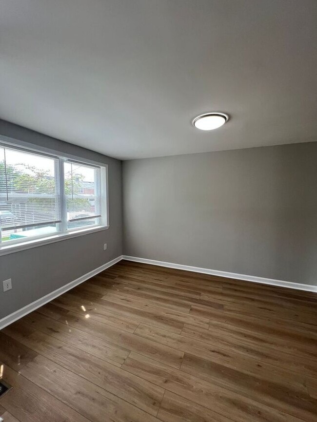 3 Bedroom Townhome with Parking