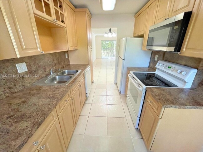 Building Photo - 8450 Lagos De Campo Blvd Unit 206