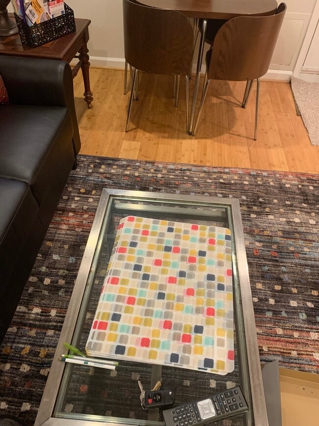 Living Room - 705 E St NE Unidad B