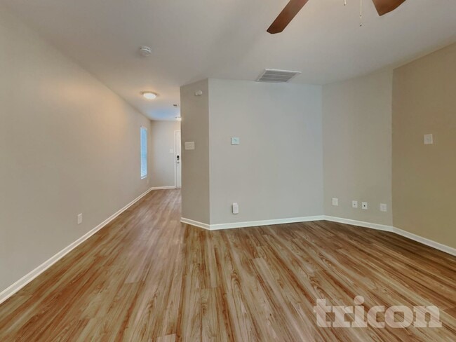 Photo - 843 Bitting Hall Cir