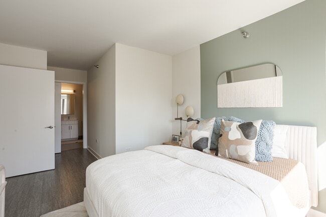 Photo - 1001 South State