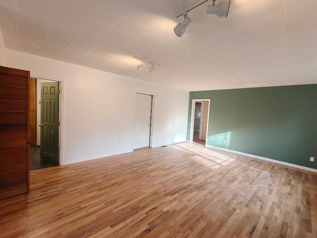 Photo - 405 NW Lewisburg Ave