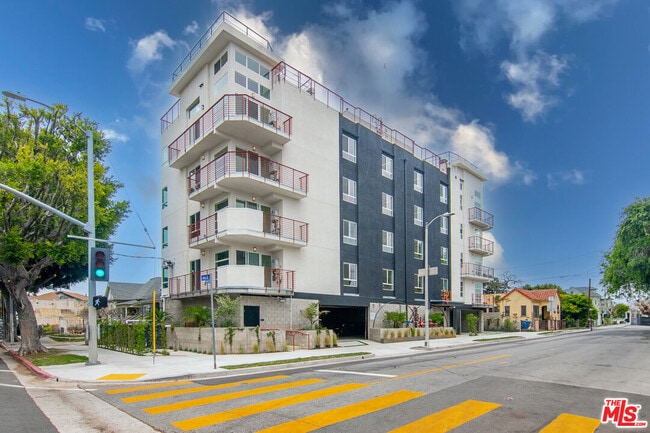 Building Photo - 321 S Fickett St Unit 401 Rental