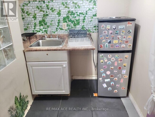 Photo - 7098 Goreway Dr