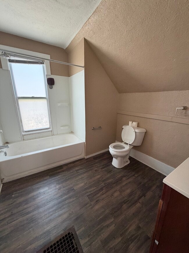 Photo - 5235 Walker Ave