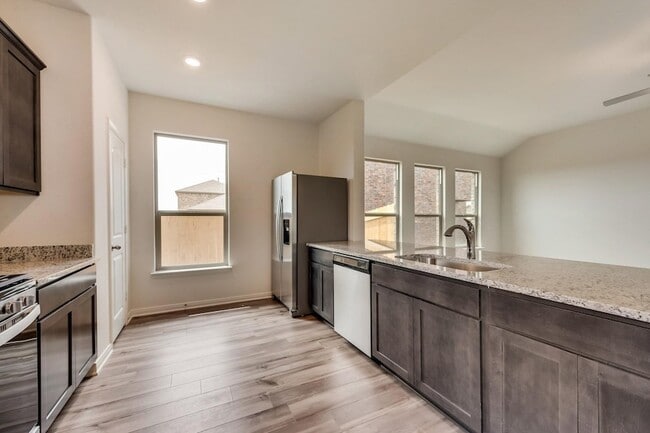 Photo - 833 Serena Dr