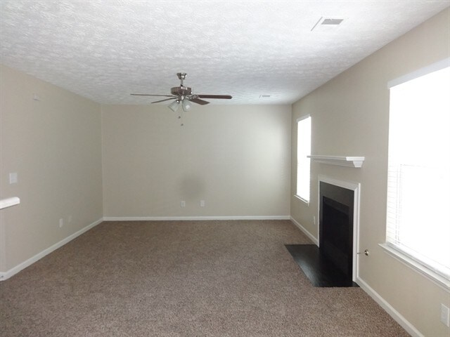 Photo - 111 Crestbend Ln