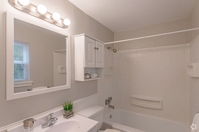 Studio, 1BA - 450SF