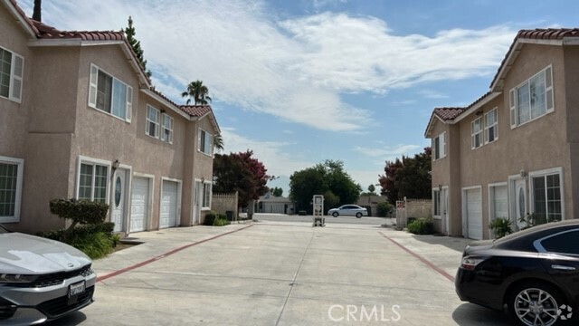 Building Photo - 1004 S Riverside Ave Rental