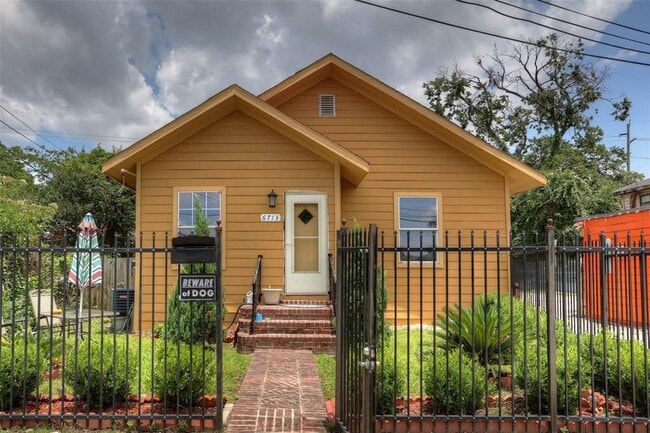 Photo - 6713 Canal St