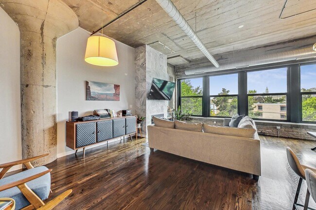 Photo - 1111 W 14th Plz Unidad 328