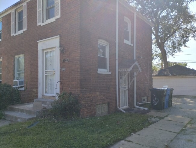 Building Photo - 9848 S Yates Blvd Rental